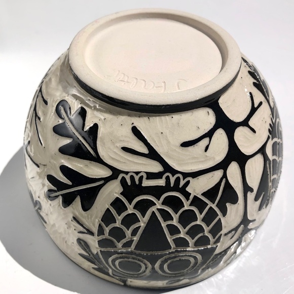 Jennifer Falter Art Pottery Owl Bowl Sgraffito Porcelain black white AS IS CHIP - Picture 9 of 14